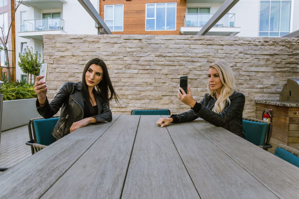 Realistic Online Business Expectations - Danielle and Brittany