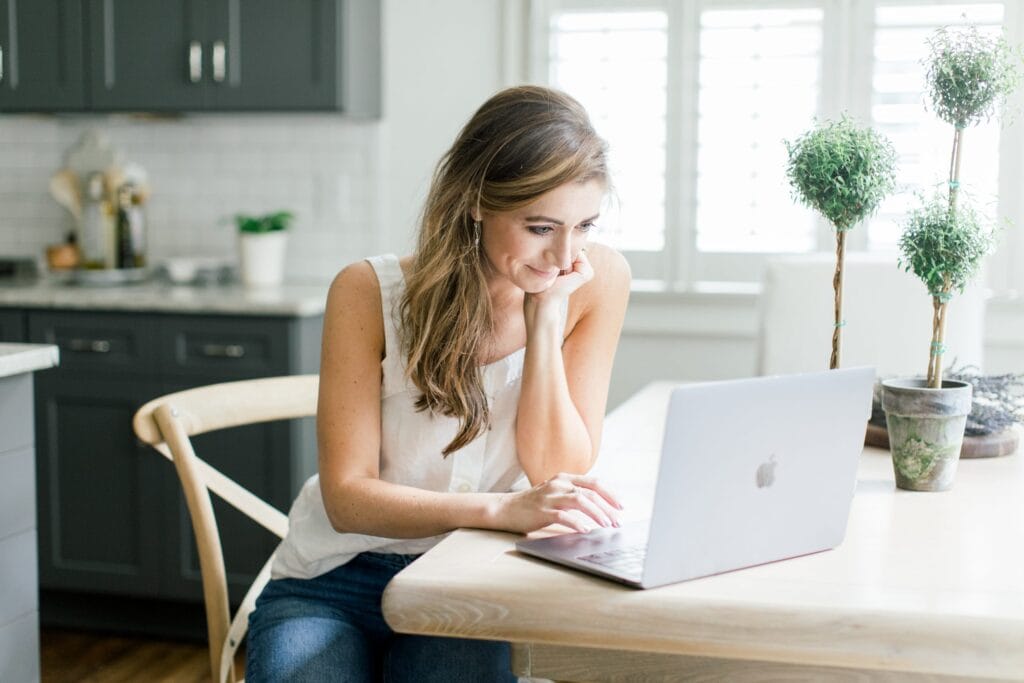 Ashlyn Carter on Copy Strategies 7-Figure Earners Use To Make More Sales